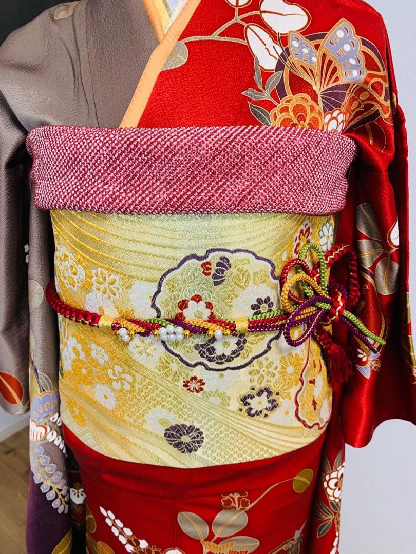 振袖フルセット豪華振袖　駒刺繍　舞蝶花丸文　金彩　正絹