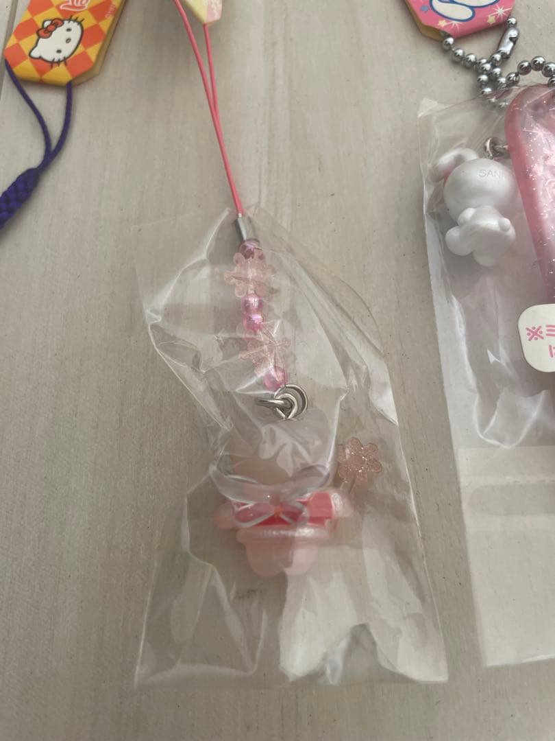 新品希少 サンリオ ご当地ハローキティ ハワイ 雪うさぎ 妖精 根付けストラップ