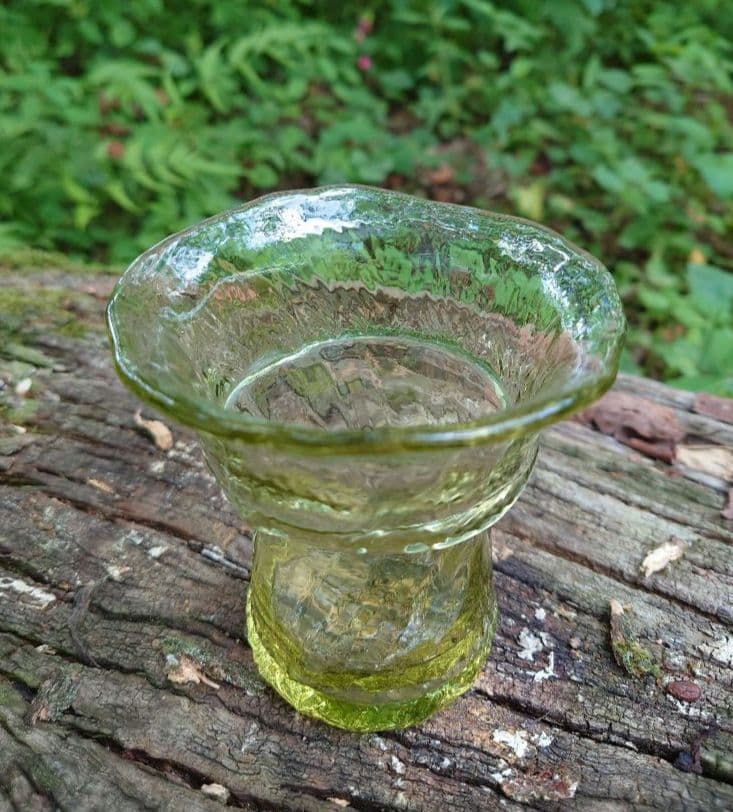 野田収　個展作品　手びねりのグラス(Ｂ）新島硝子　コーガ石　自然の緑色