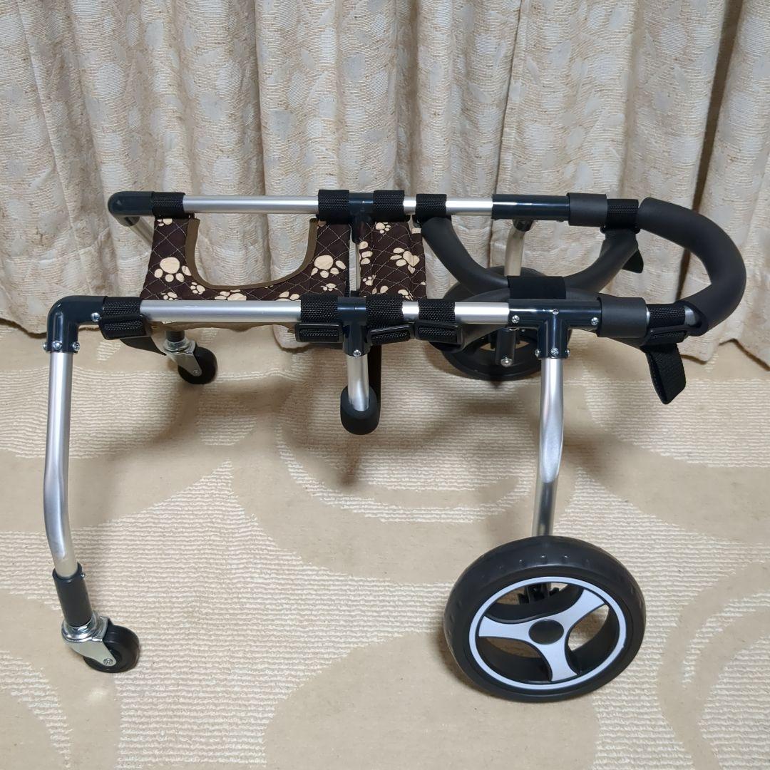 犬用4輪　リハビリ　食事補助　犬用車椅子　体制維持　犬の歩行器