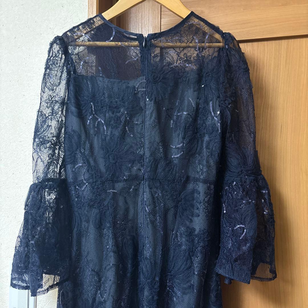 【LEJA】スパンコール刺しゅうレース透け感フレアスリーブスリット入りIライン