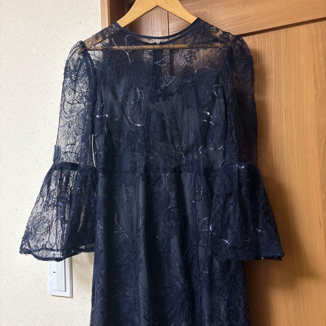 【LEJA】スパンコール刺しゅうレース透け感フレアスリーブスリット入りIライン