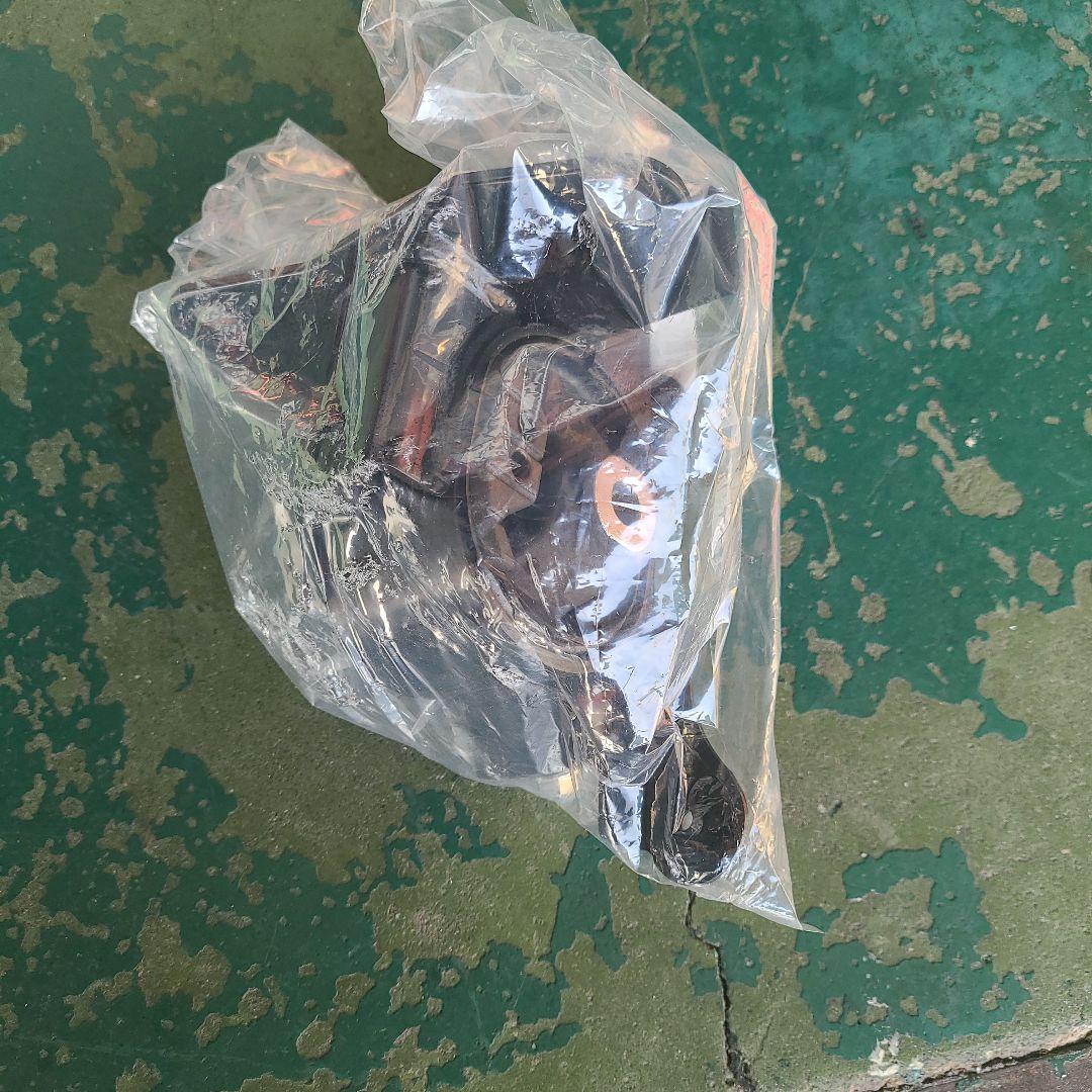 AZR60 ノア ヴォクシー　エンジンマウント