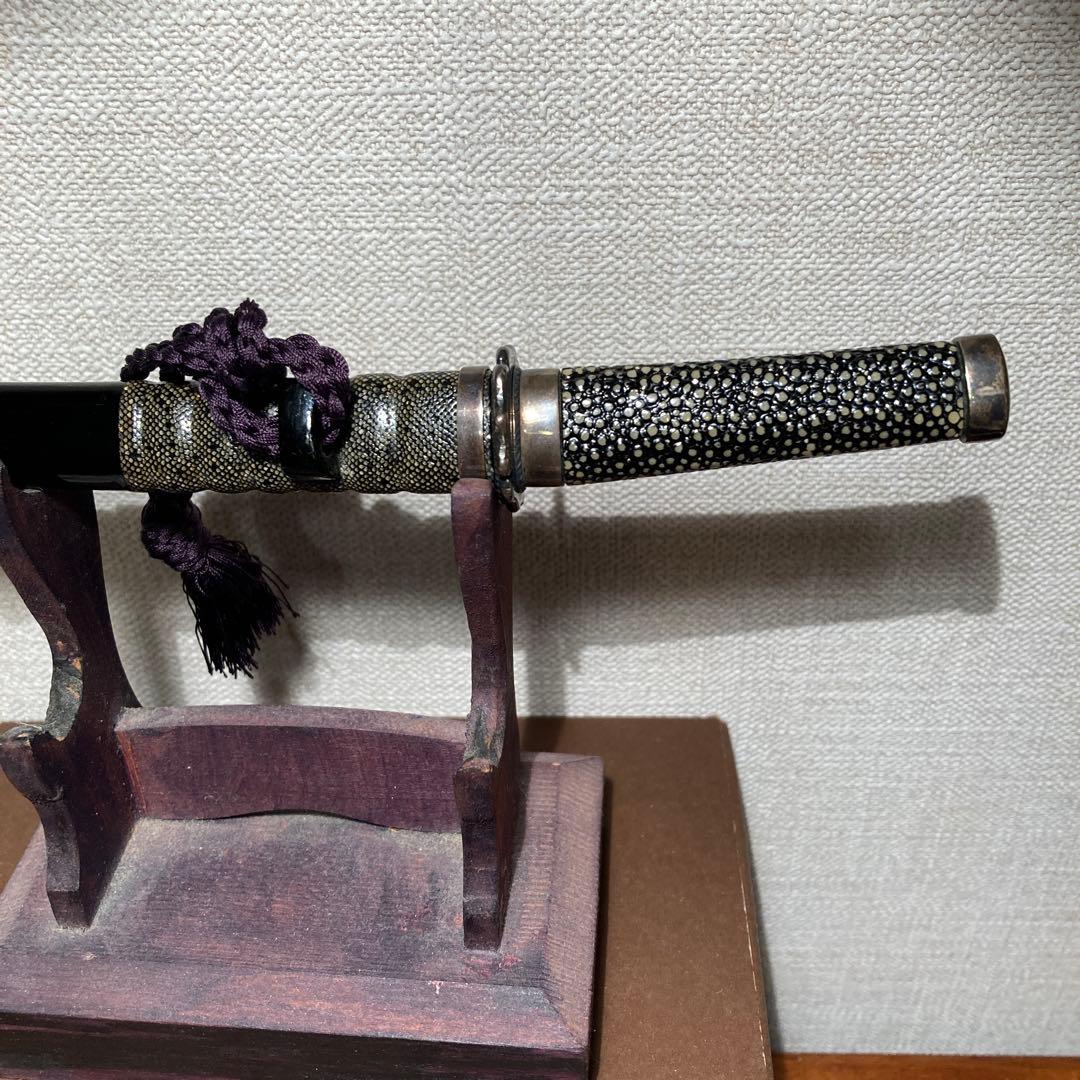 珍品骨董　本物鮫皮　ミニチュア刀剣　台座付き　ペーパーナイフ