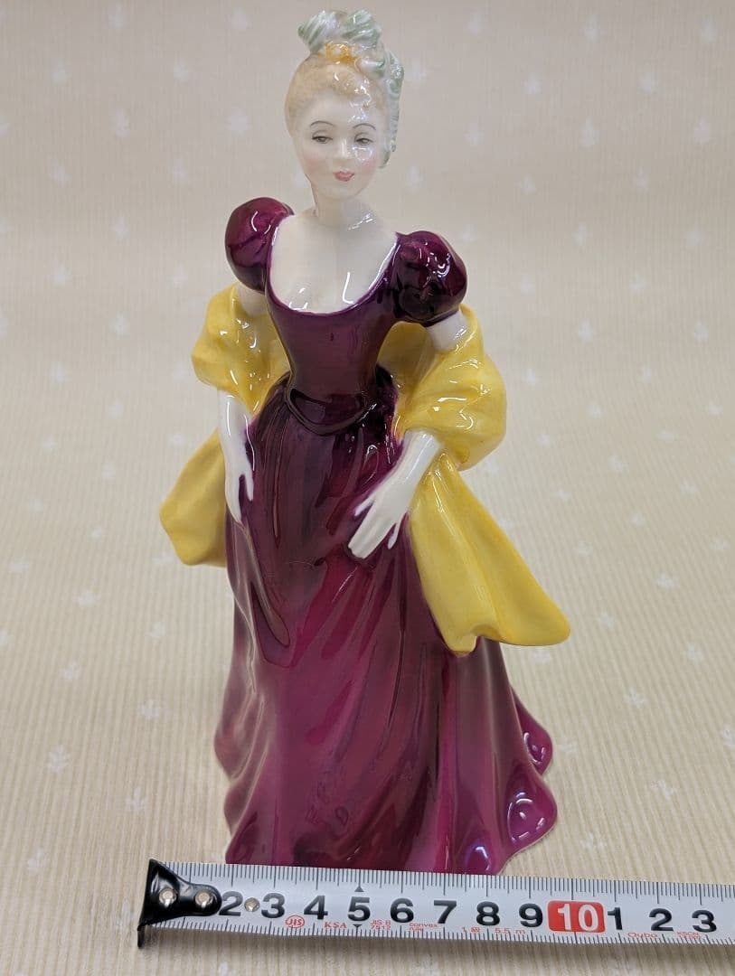 ✨️ロイヤル・ドルトン✨️フィギュリン Lorette ロレッタ HN 2337