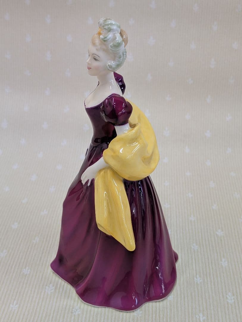 ✨️ロイヤル・ドルトン✨️フィギュリン Lorette ロレッタ HN 2337