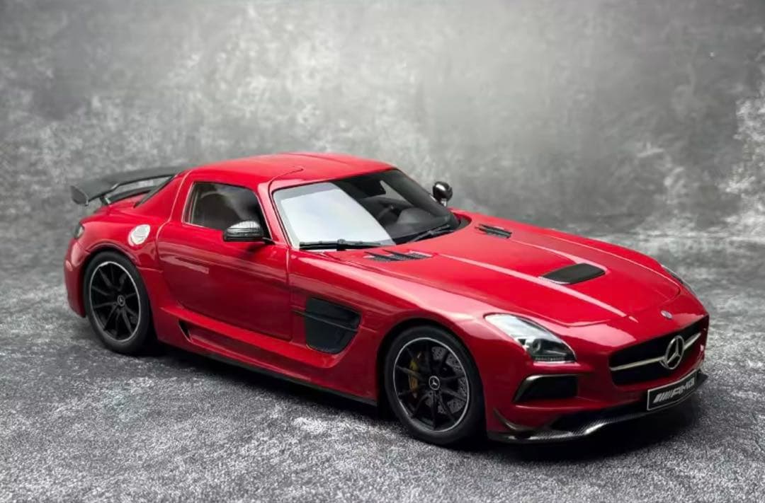 MINICHAMPS メルセデス・ベンツ SLS AMG 1:18