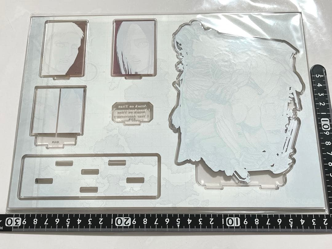 進撃の巨人 ANIQUE アクリルジオラマ　人類の戦い　エレン　ライナー