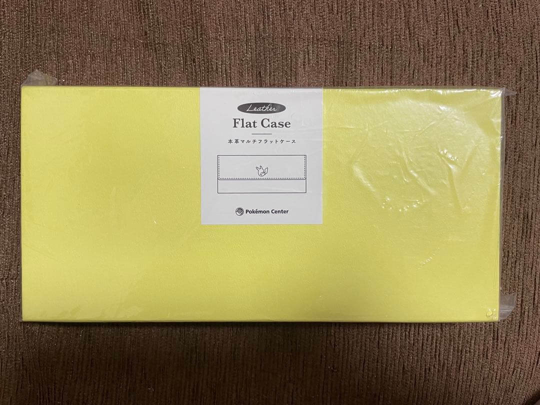 ポケモン　本革　ピカチュウマルチフラットケース
