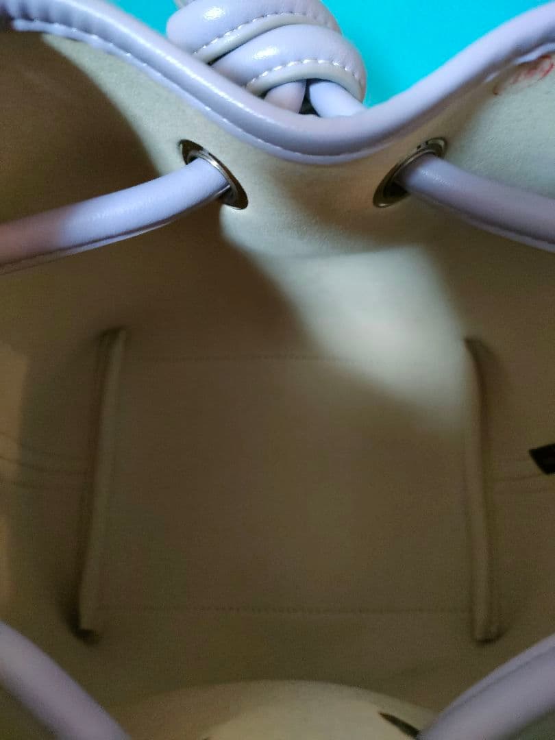 VASIC バケツ型ハンドバッグ ホワイト/ラベンダー 新品