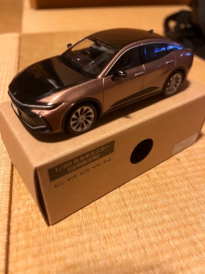 【非売品】トヨタ　CROWN 1/30 ミニカー