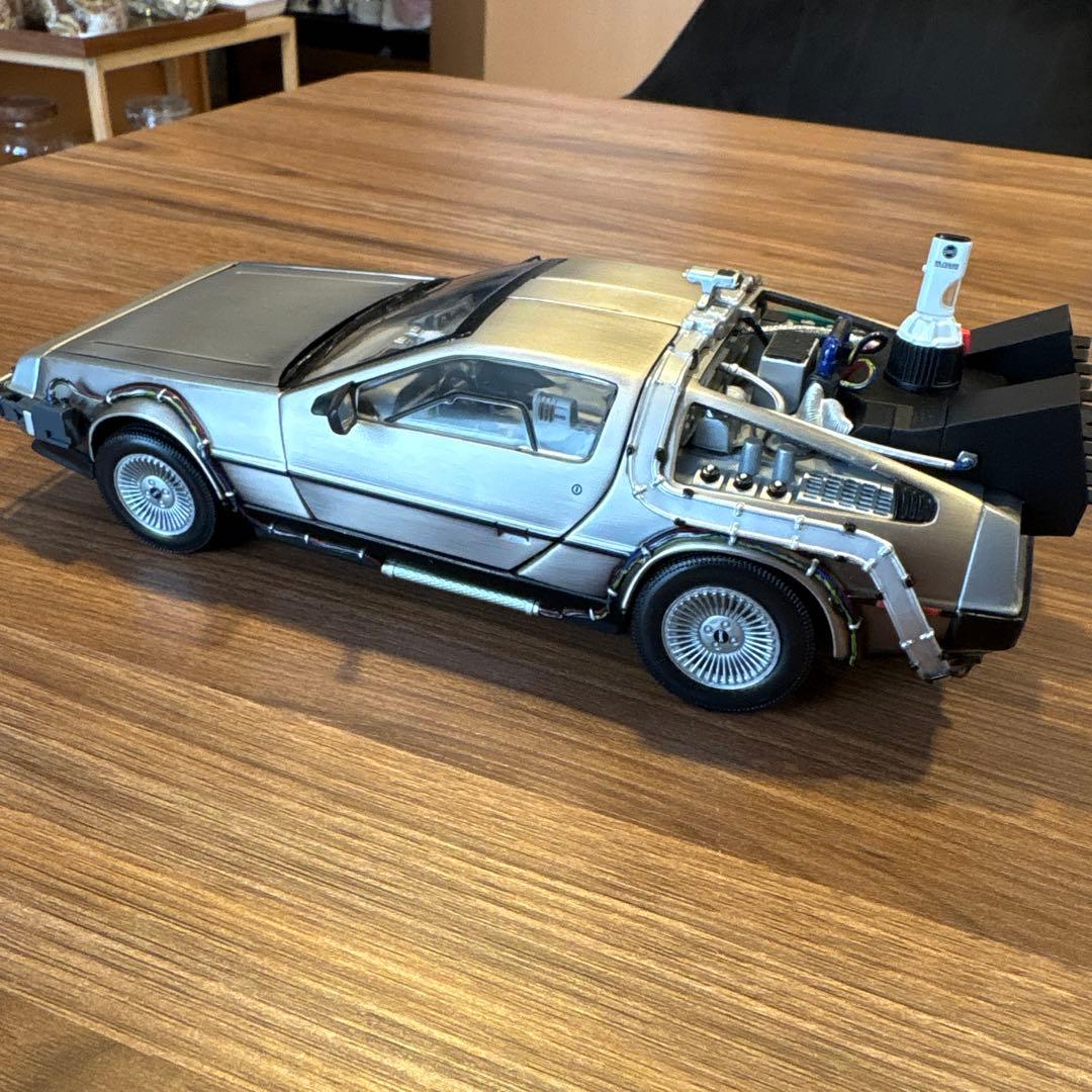 h*8様 バック・トゥ・ザ・フューチャー sunstar 1/18デロリアン ダ