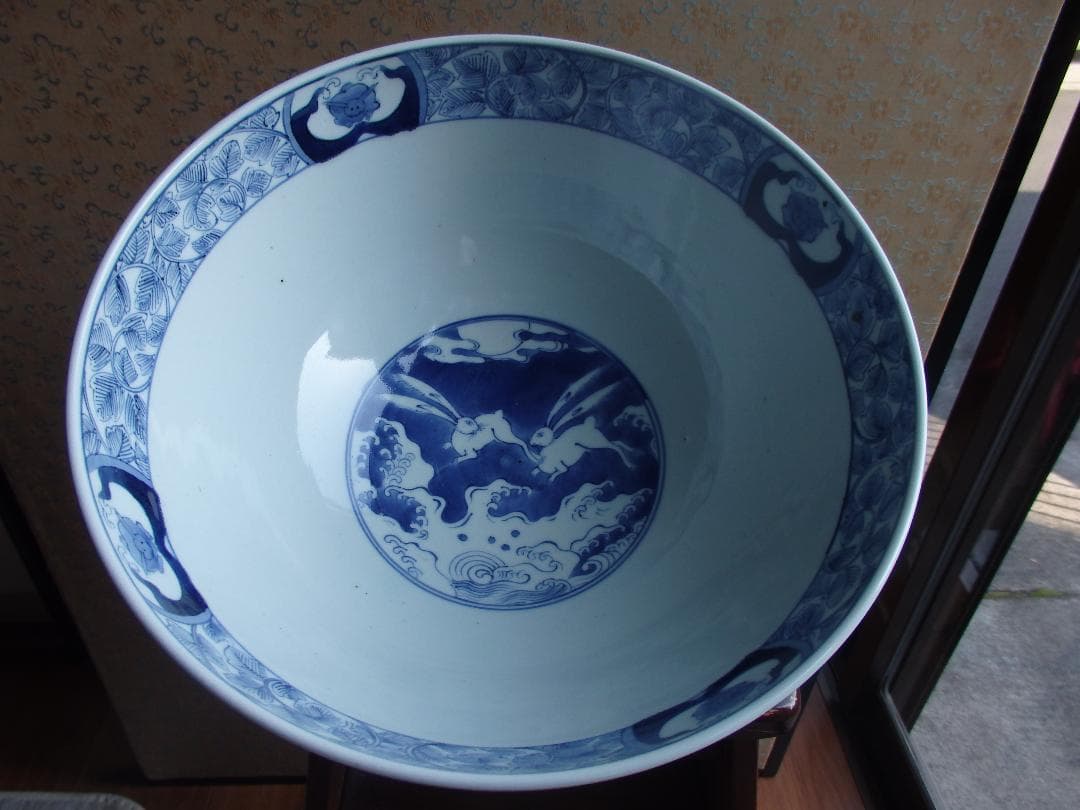 古伊万里 大鉢『波に跳ねうさぎ』蛸唐草文　染付　江戸期