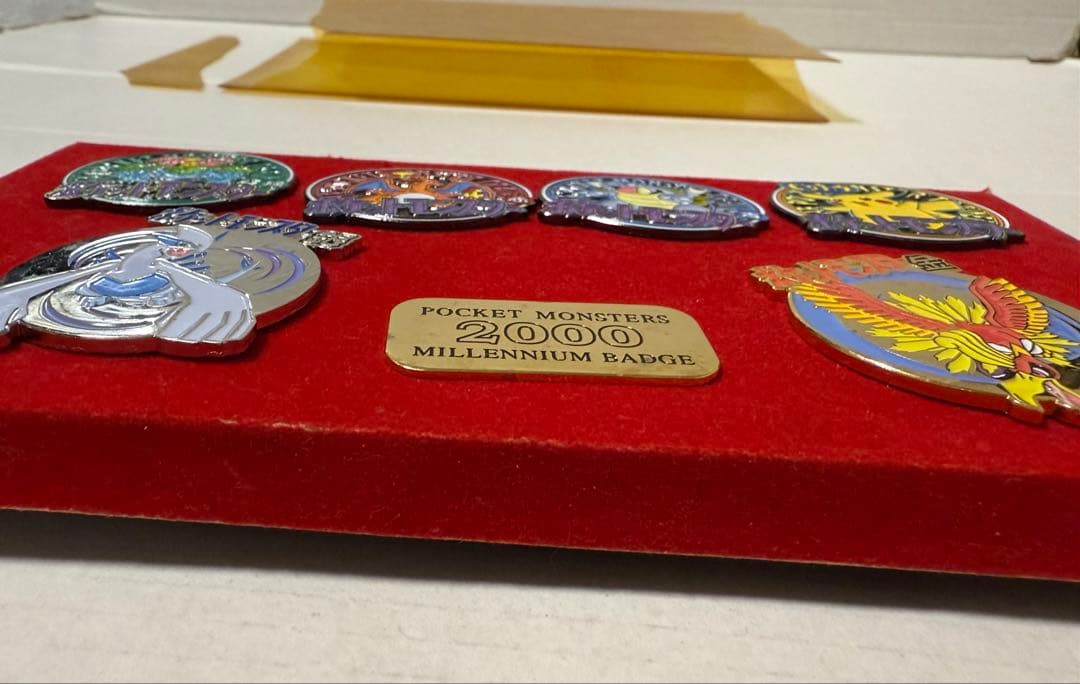 【激レア／希少】ポケットモンスター ミレニアムバッジ　2000
