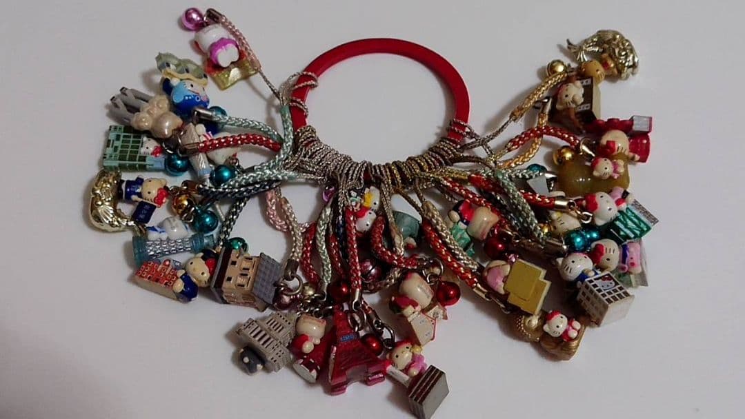 l*f様 ご当地ハローキティ ストラップ 約300個セット とても 状態は良くな