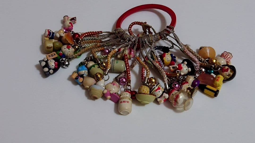 l*f様 ご当地ハローキティ ストラップ 約300個セット とても 状態は良くな