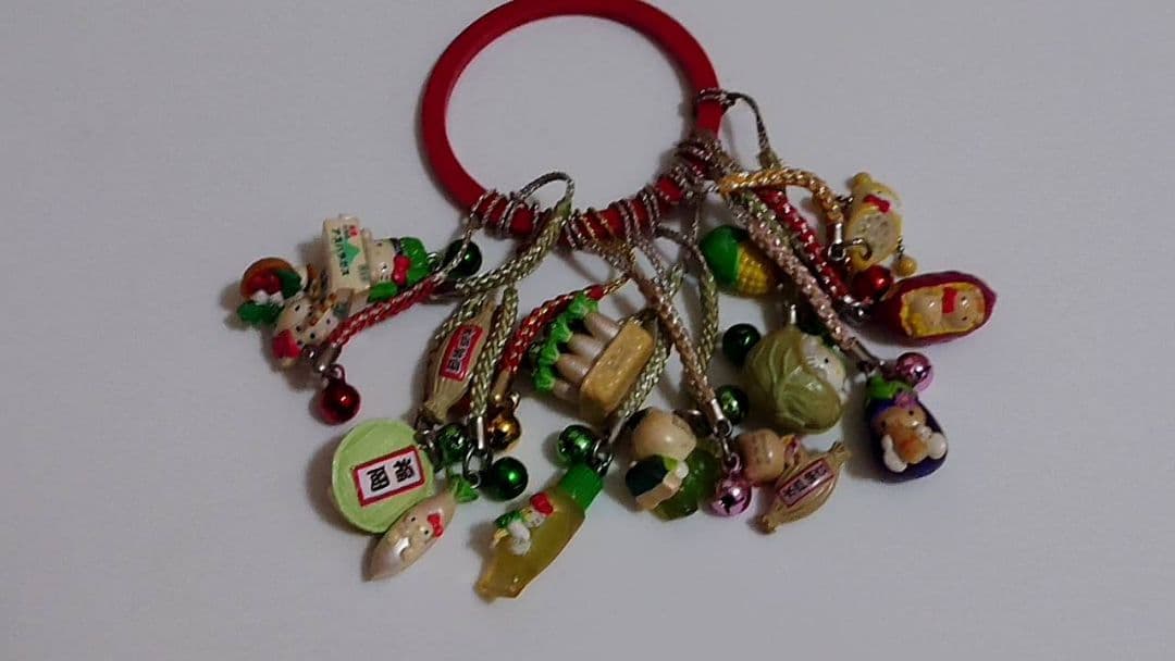 l*f様 ご当地ハローキティ ストラップ 約300個セット とても 状態は良くな