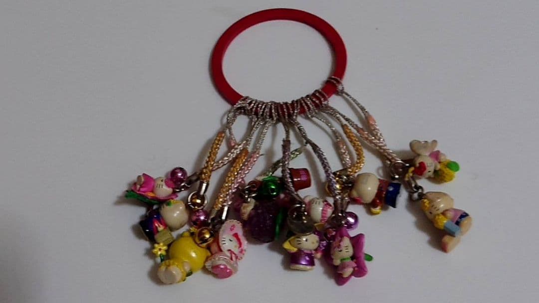 l*f様 ご当地ハローキティ ストラップ 約300個セット とても 状態は良くな