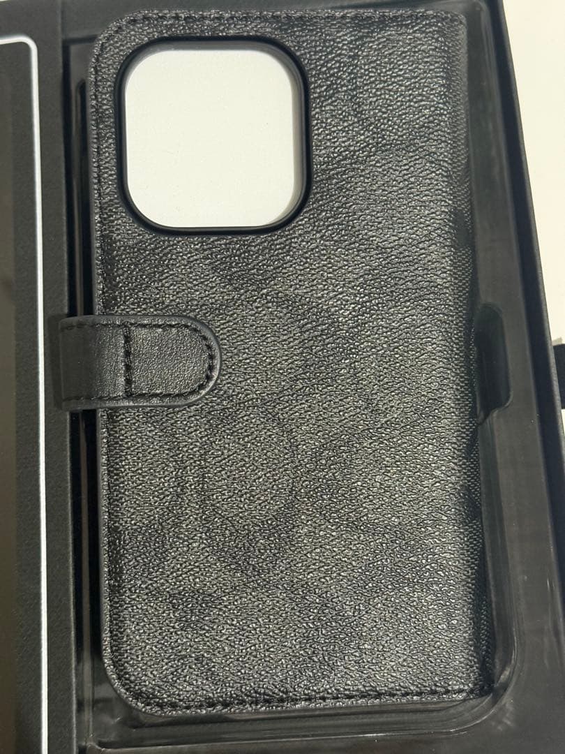 COACH iPhone 6.1\" Pro (2022) ケース　14Pro