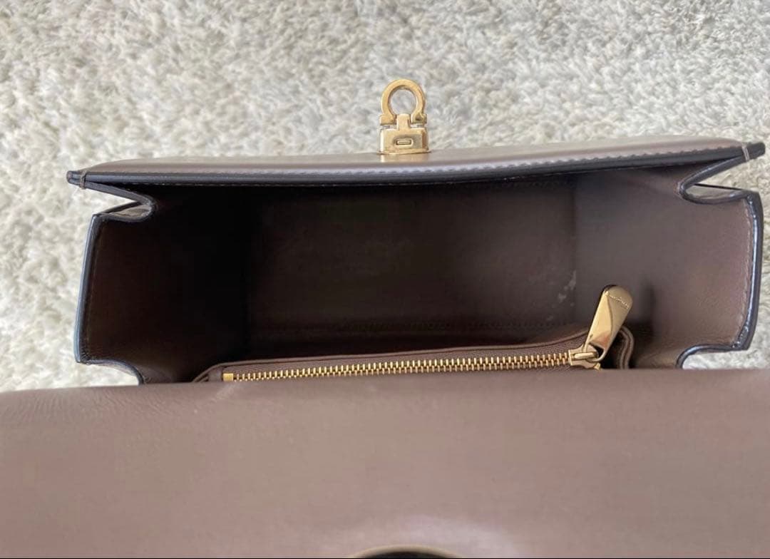 発*ら様 【美品】フェラガモ　ハンドバッグ BOX7 M