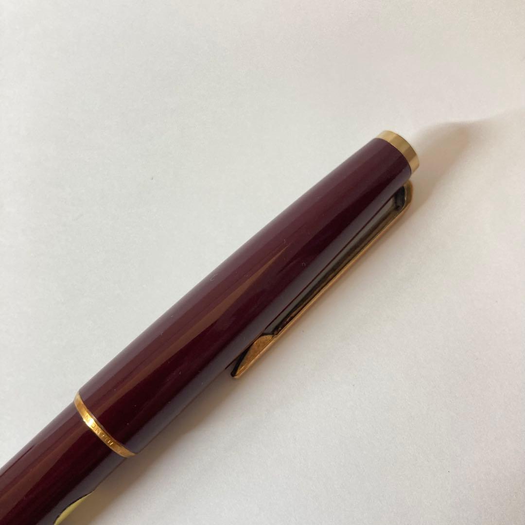 未使用モンブラン万年筆赤ワイン色・ペン先EF(細字)⭐︎