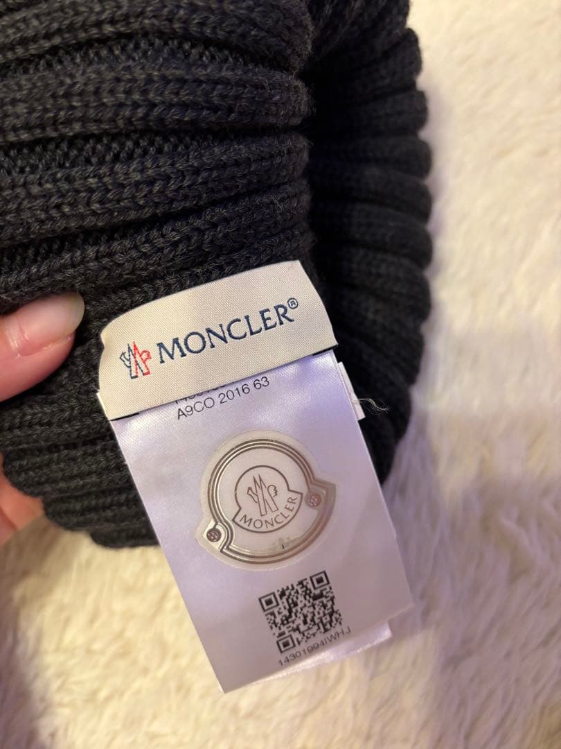 モンクレール ネイビー ポンポン付き ニット帽 フリーサイズ