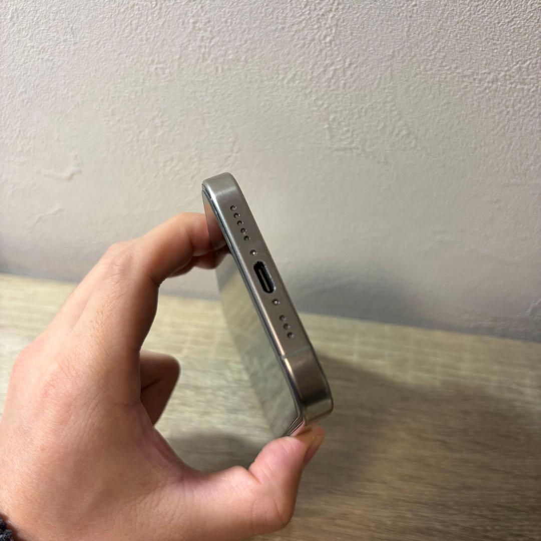 iPhone15Pro ナチュラルチタニウム 256GB