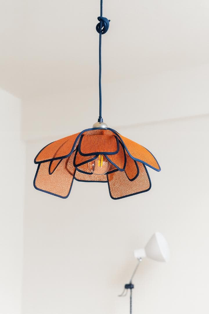 照明　エキスパンドメタル　ポストモダン