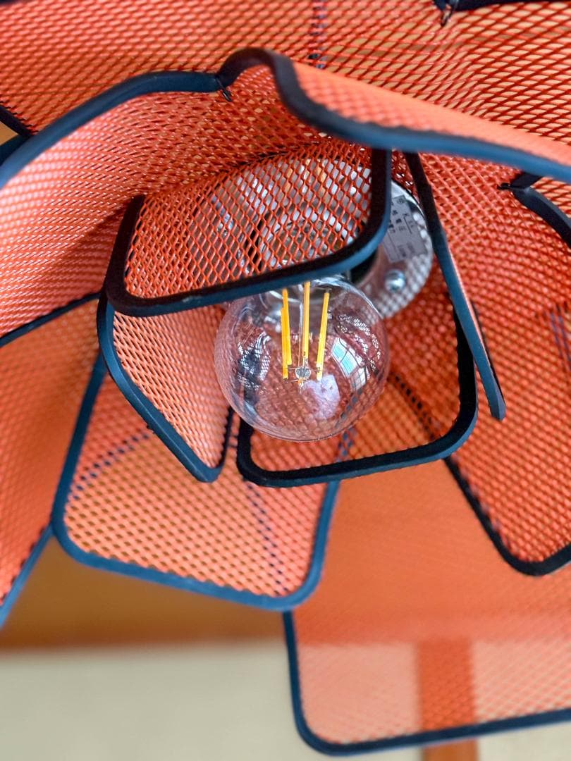 照明　エキスパンドメタル　ポストモダン