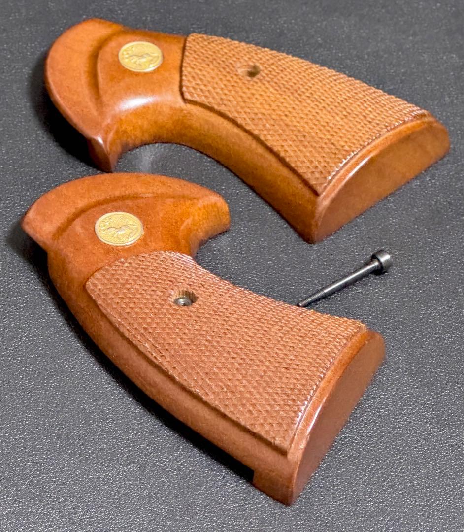 【実物】コルト社純正 パイソン 3rd 前期 木製グリップ スクリュー付き 良品
