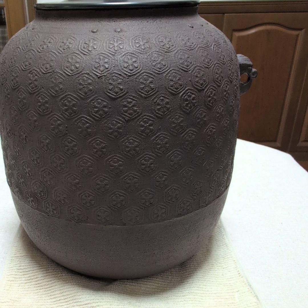 茶道具　亀甲紋釜　釜鐶付き　釜師　畠春斎 共布付　共箱付