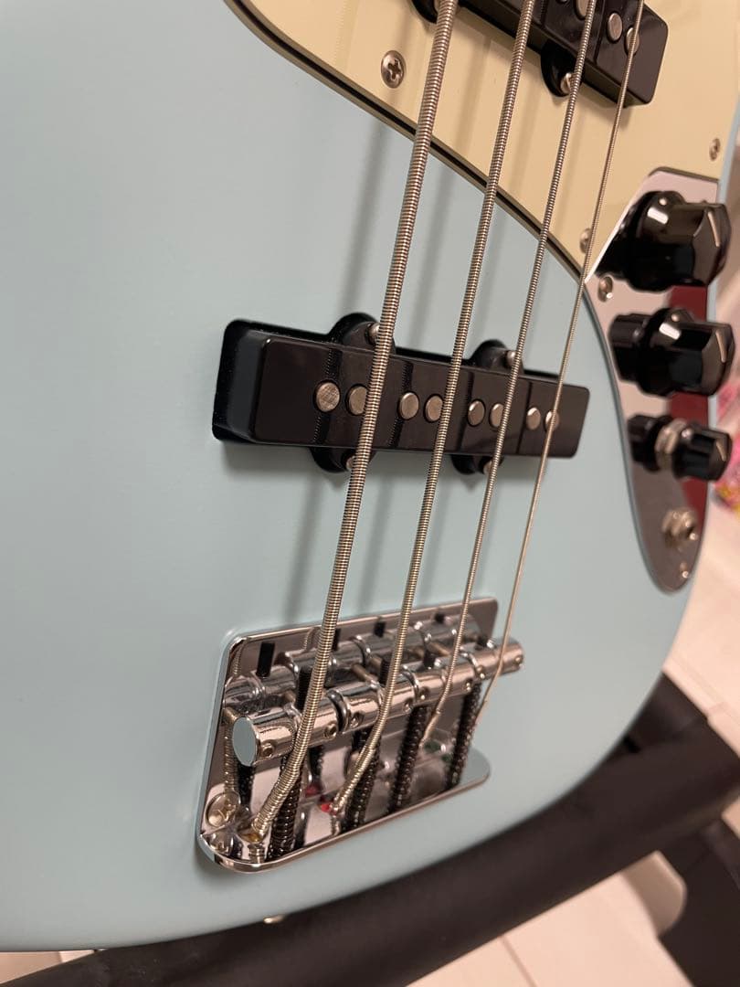 ベース Fender Junior Jazz Bass Made in Japan