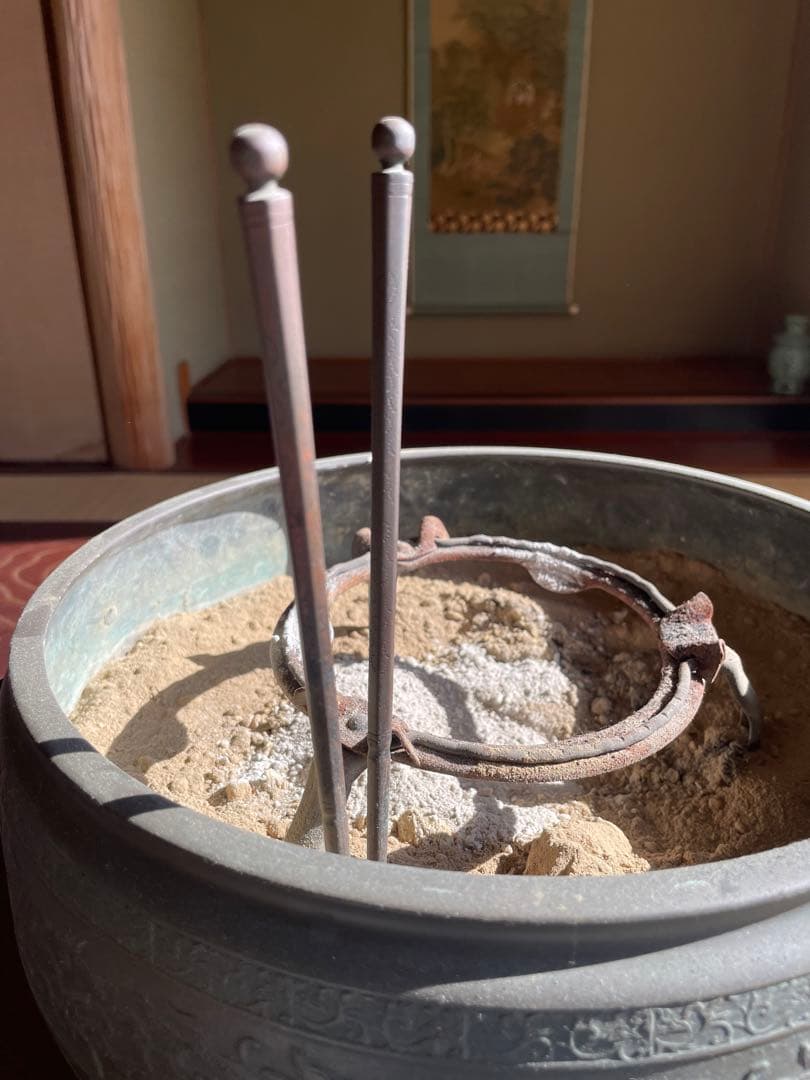 骨董品　希少 鉄製 火鉢 彫刻模様