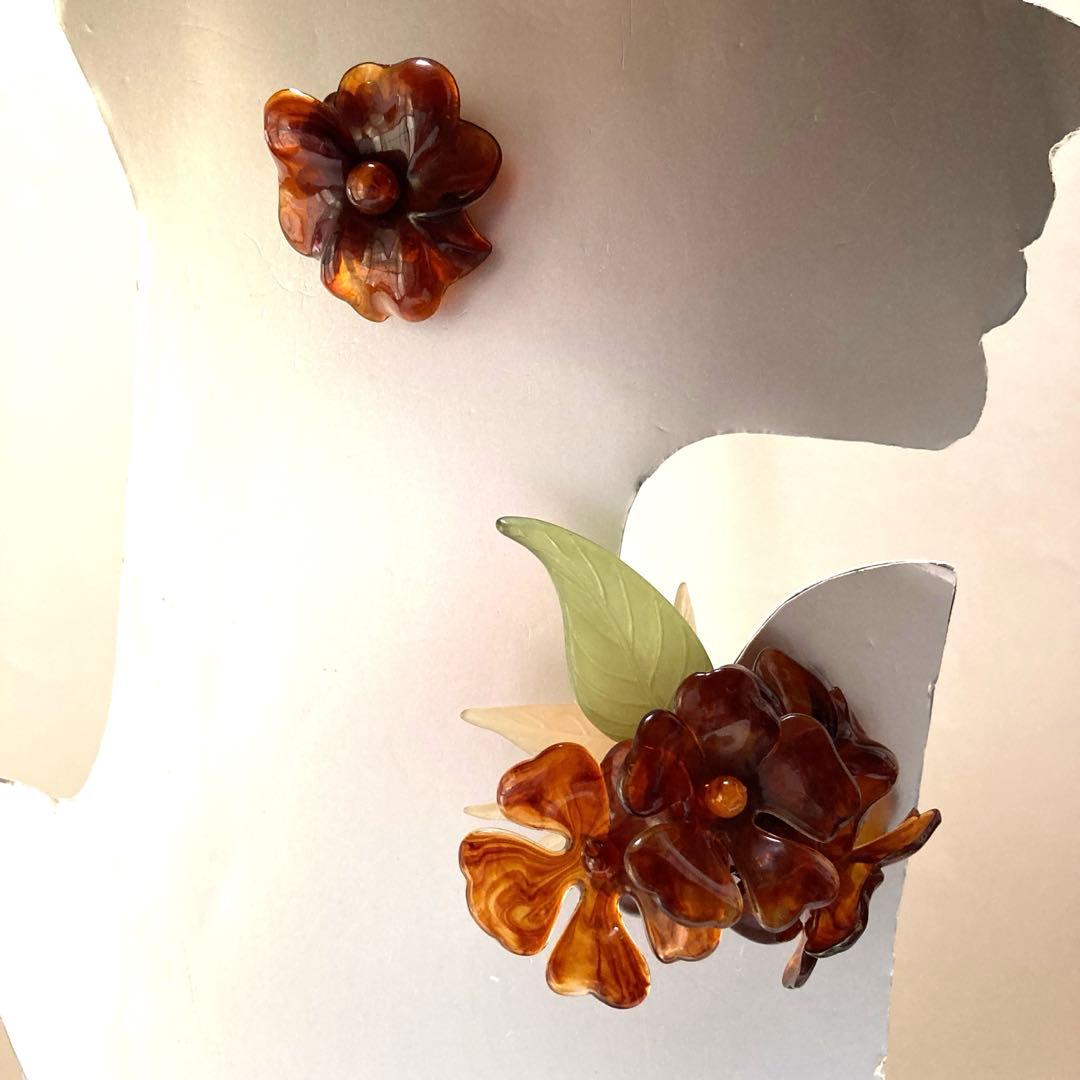 花モチーフ ブローチとイヤリングのセット　Angela Caputi