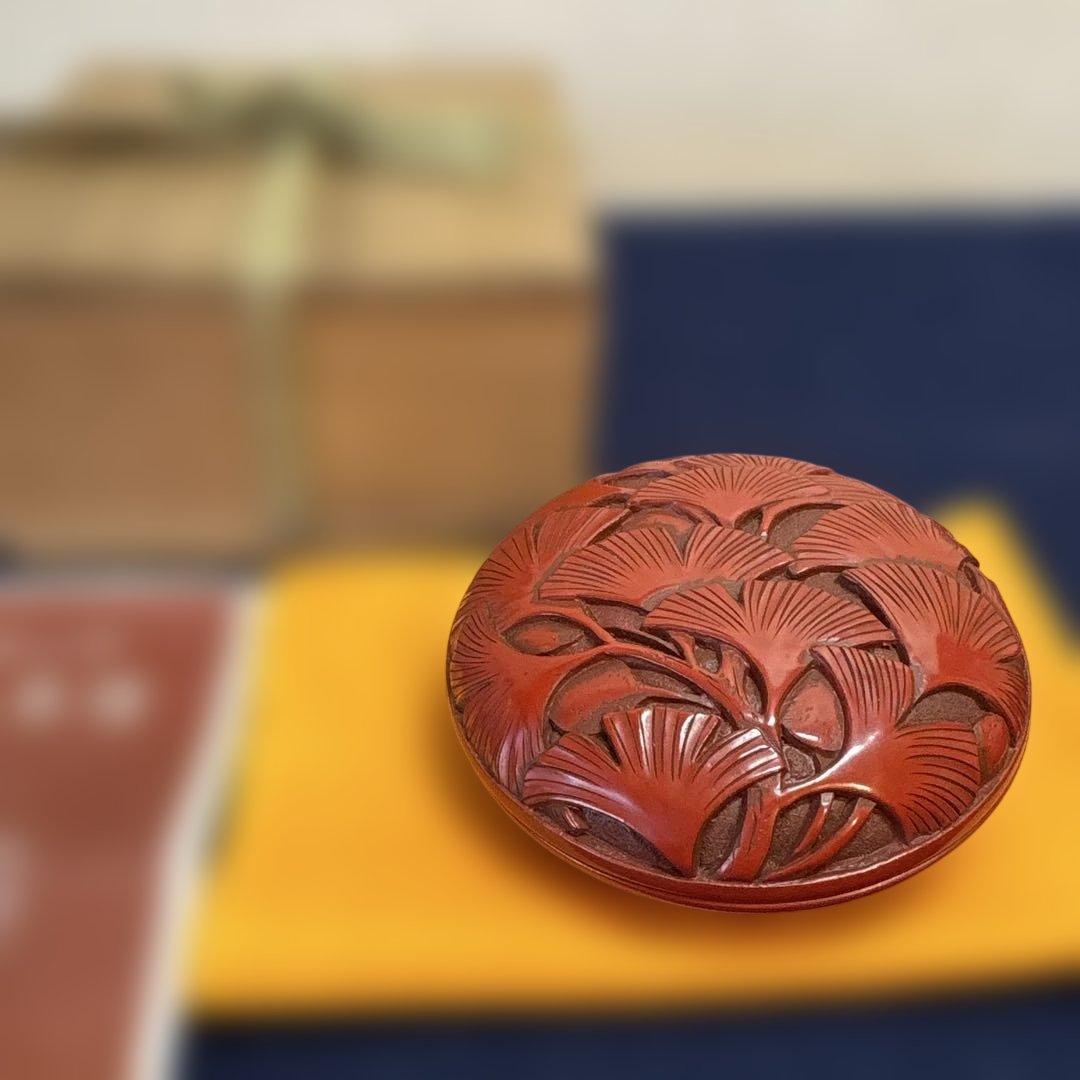 村上堆朱堆黒　銀杏葉香合