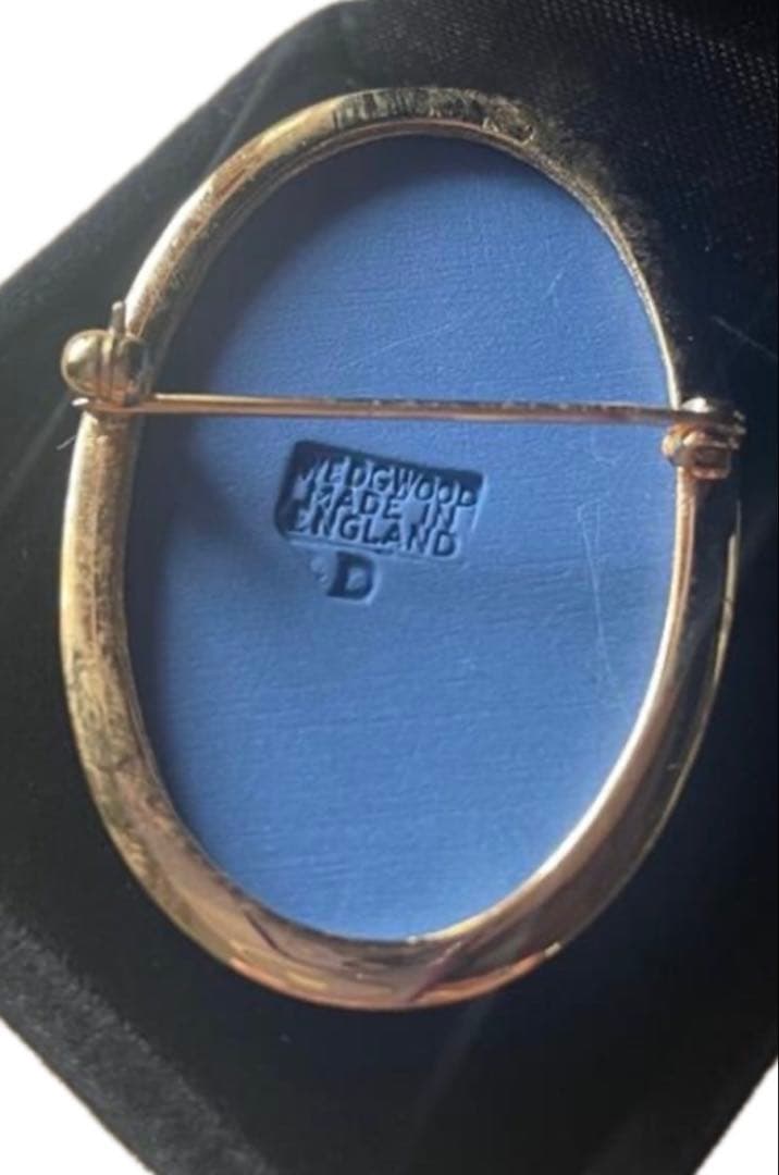  ブローチ 青い陶器 女性像