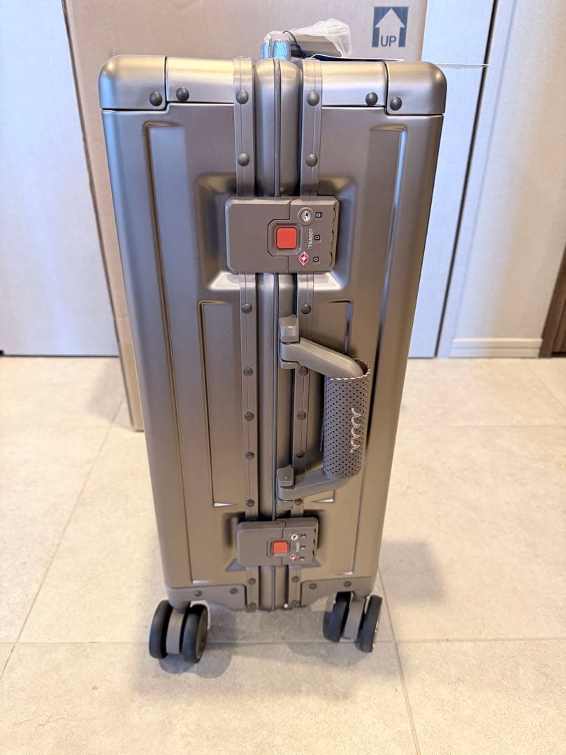 muta チタンゴールドキャリーケース箱付き