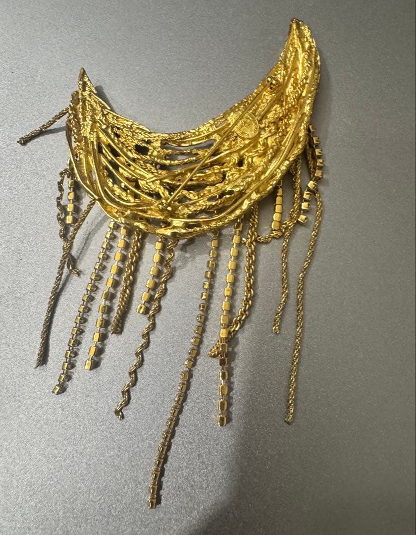 クリスチャン　ラクロワChristian lactic ブローチ　レディース美品