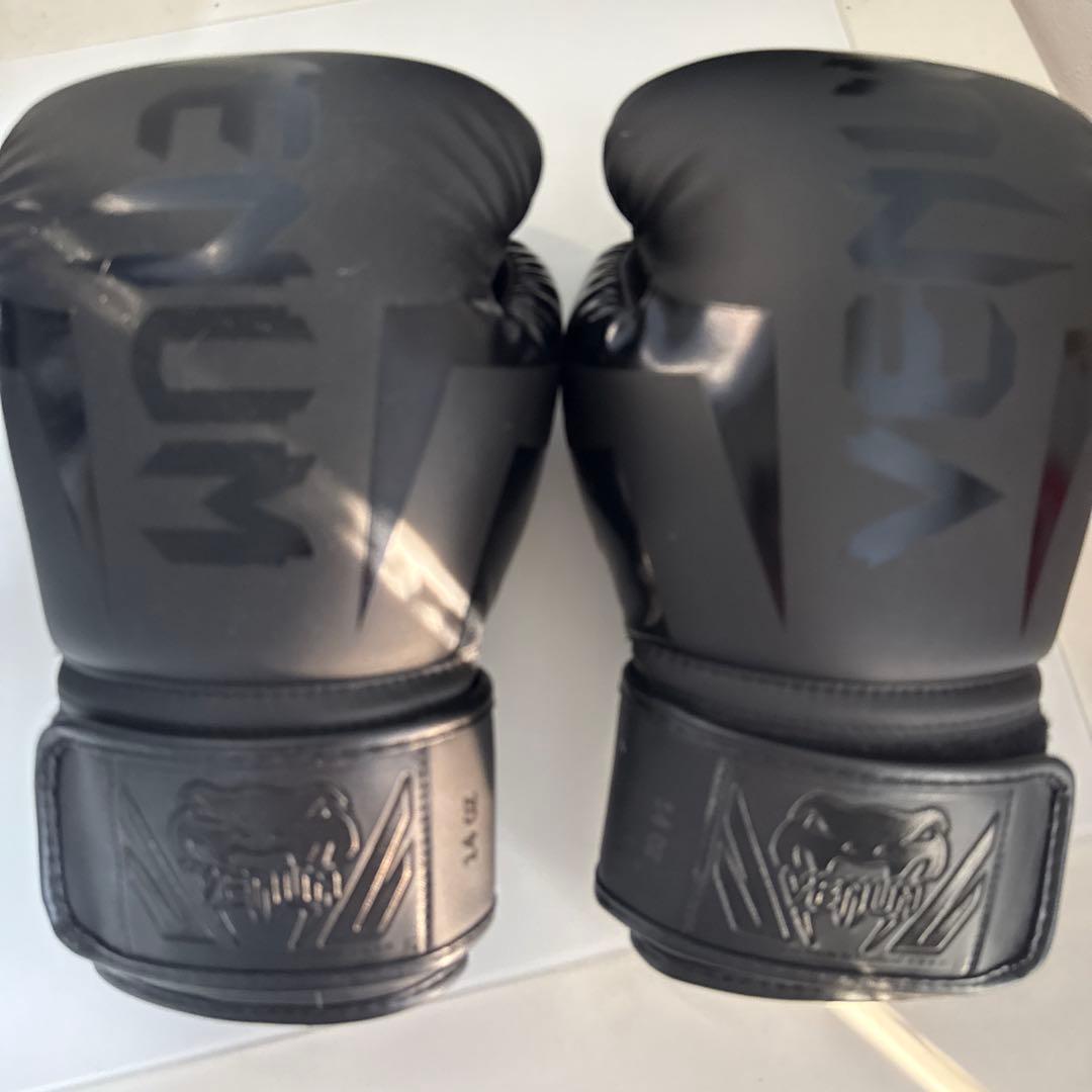 VENUM（ヴェナム） エリート ボクシンググローブ 14オンス ブラック