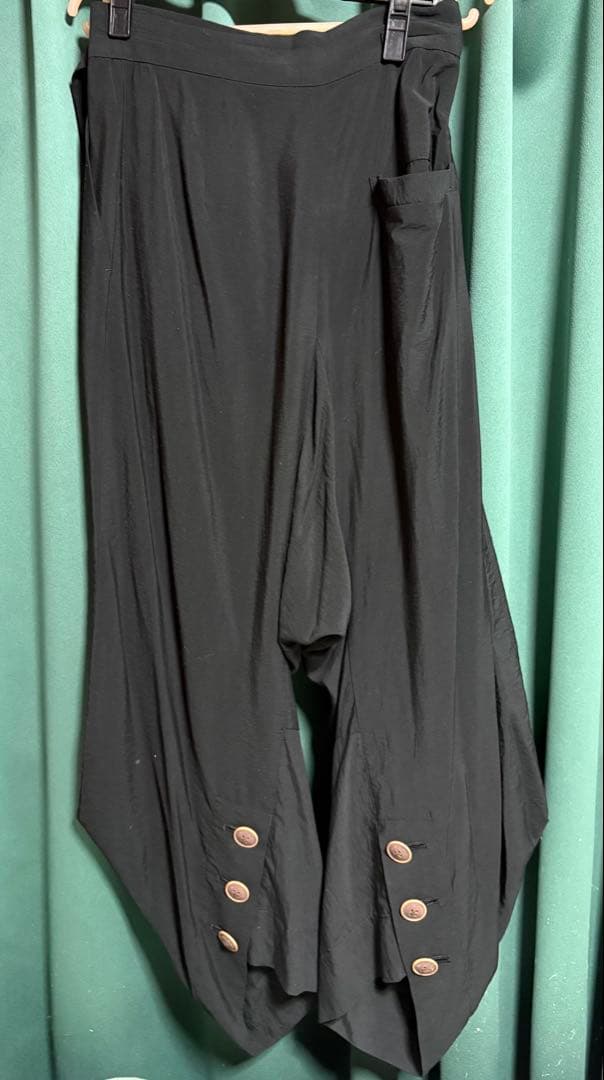 4月で終了！Vivienne Westwood サルエルパンツ