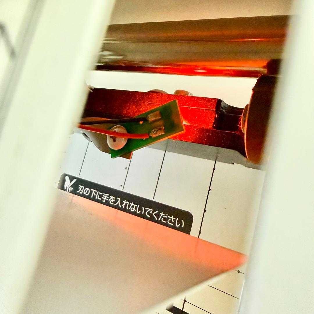 PLUS「PK-513LN」手動断裁機 カットラインLED付き