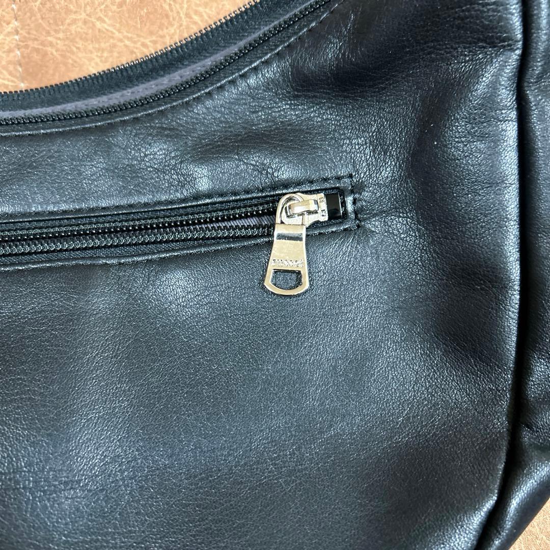 【美品】russet✨ラシットのソフトレザーラウンドショルダーバッグ　BLACK