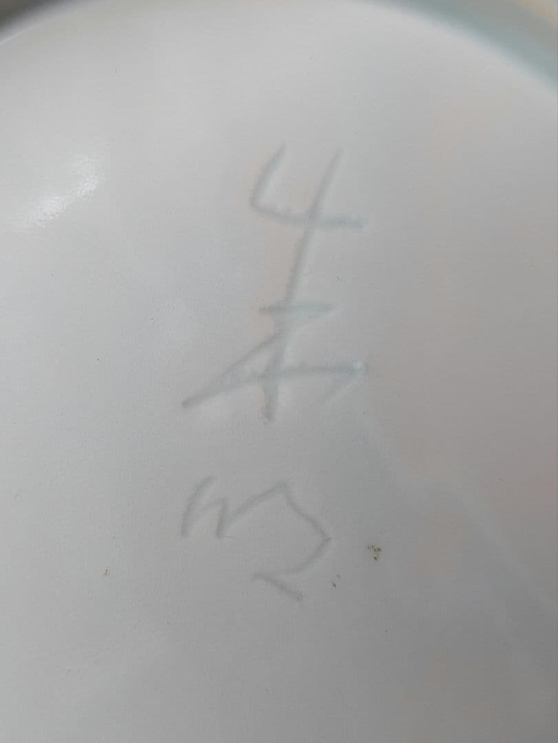 特大花瓶　陶芸日展作家　藤井朱明　白磁彫花瓶　木の葉文様　朱印木箱入　高47cm