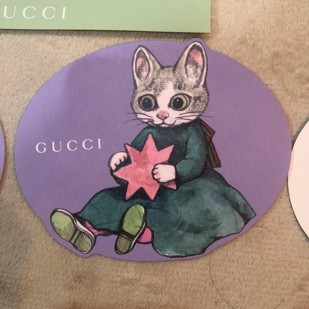 ヒグチユウコ&GUCCI ノベルティカード3枚とステッカー、キーホルダー各1枚。