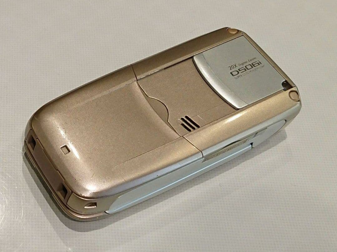 美品 ドコモ docomo D506i PINK ピンク ガラケー 卓上ホルダ付