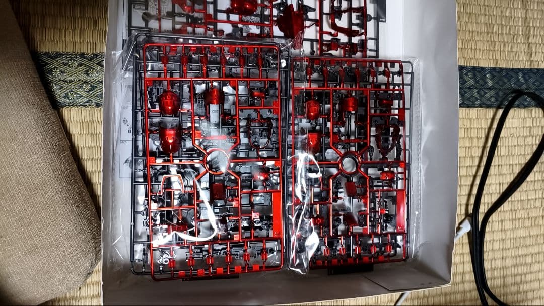 RG サザビー　メカニカルコアメッキ　ファンネルエフェクト付き