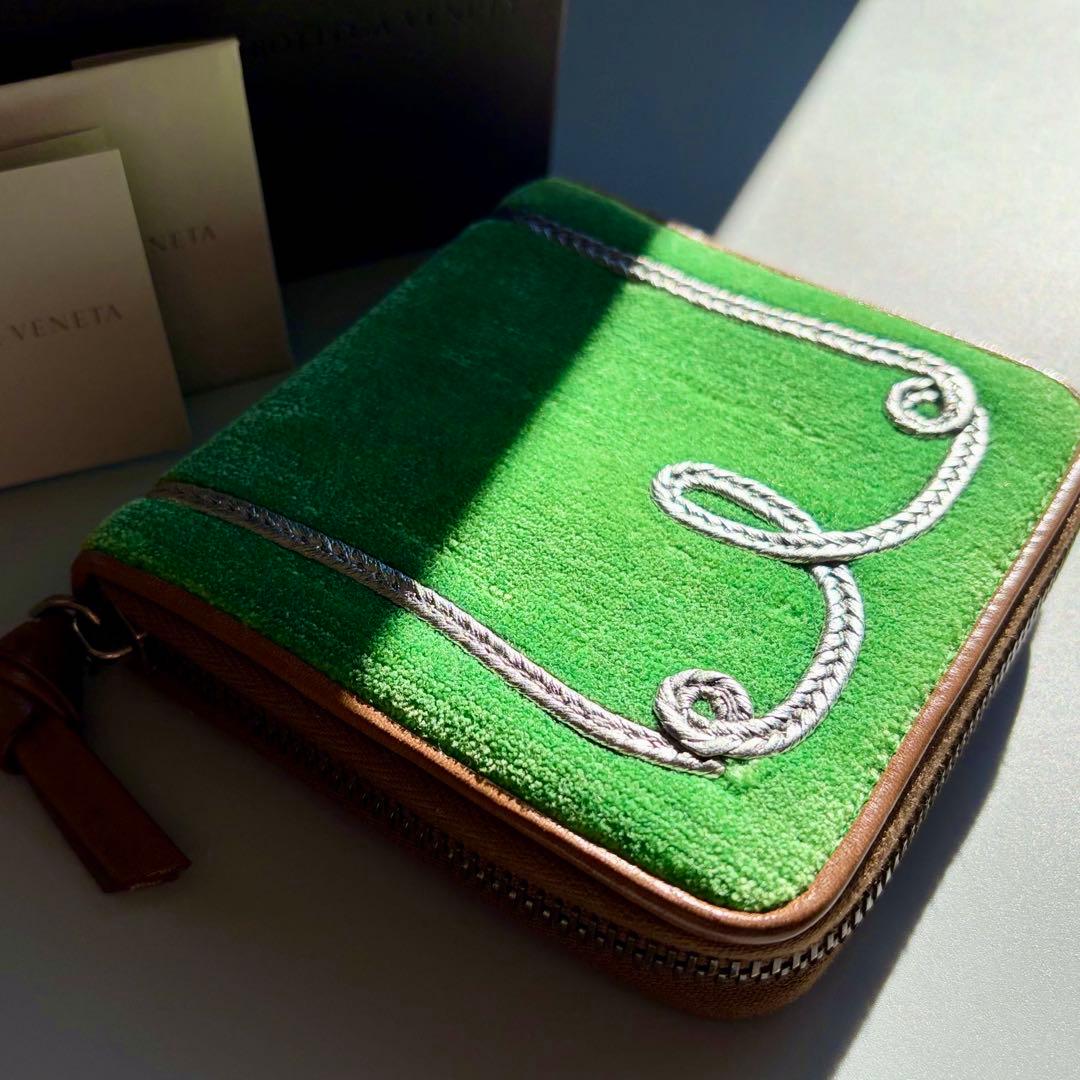 レイコ様用　美品 超希少 限定 ボッテガヴェネタ 二つ折り財布 グリーン 箱あり