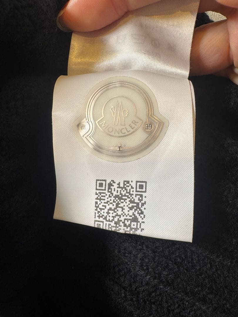 美品　モンクレール　ニット帽　羊毛100% イタリア製　黒　ウール　ファッション