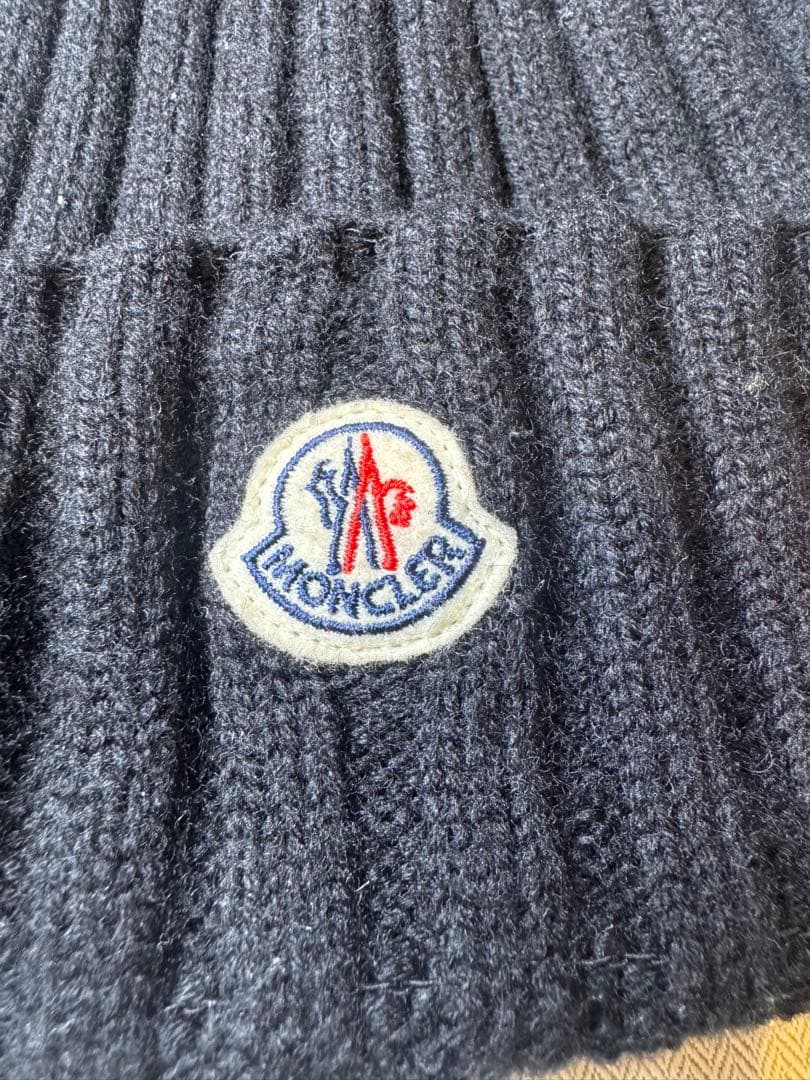 美品　モンクレール　ニット帽　羊毛100% イタリア製　黒　ウール　ファッション