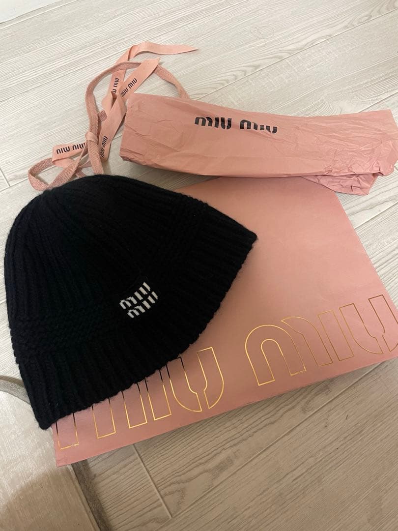 最終値下げ⭐︎大人気のmiumiu＊ロゴ　ニットビーニー